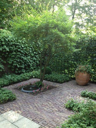 Fontein schaal in border